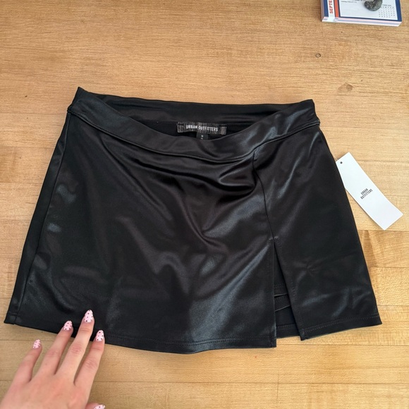 uo satin black skort - Picture 1 of 5